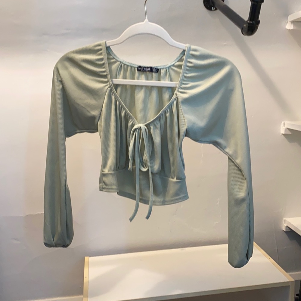 Green crop long sleeve top!